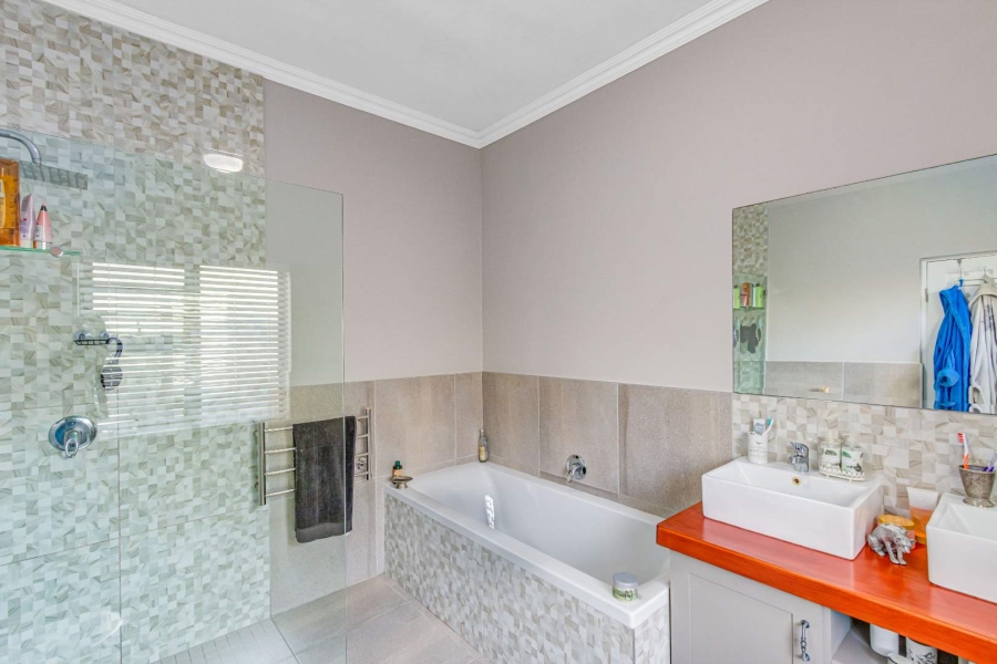 3 Bedroom Property for Sale in Brenton On Lake Western Cape